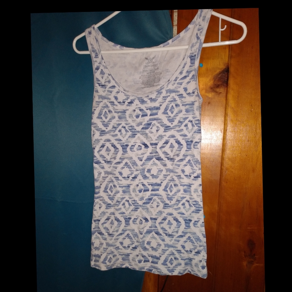 Tanktops - Picture 2 of 4